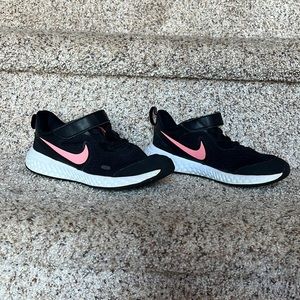 Girls Nike Revolution 5 - Black/Pink